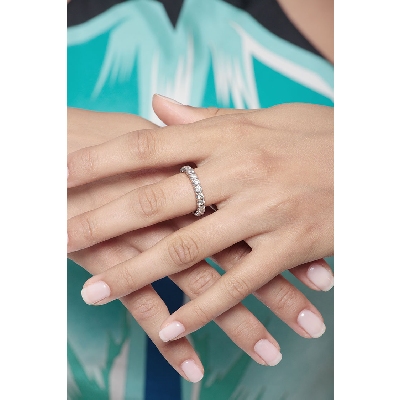 Anello Eternity a griffe in Oro Bianco 18k e Diamanti