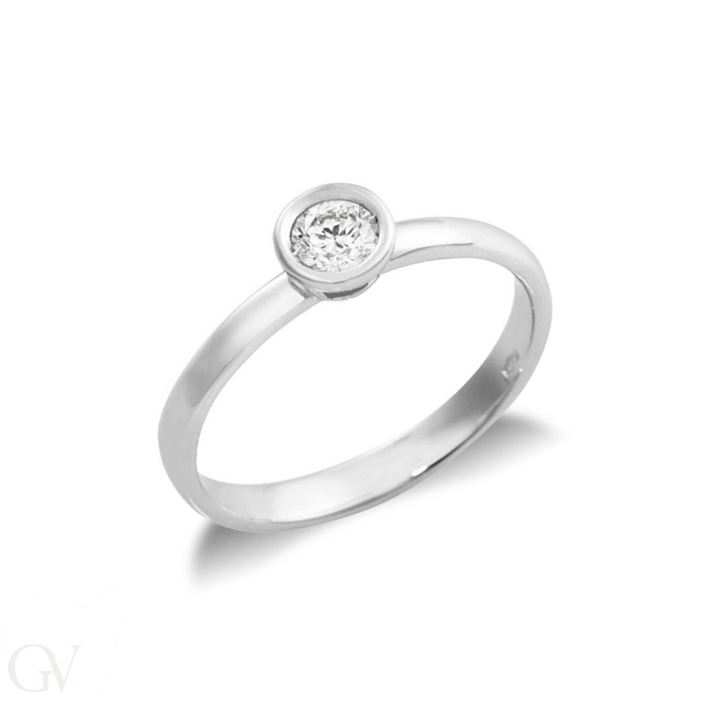 Solitario a castone in oro bianco 18k con Diamante ct. 0,30.