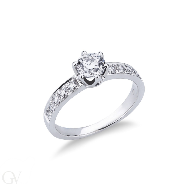 Solitario griffe a 6 punte in oro bianco 18k con Diamante centrale di 0.80 ct