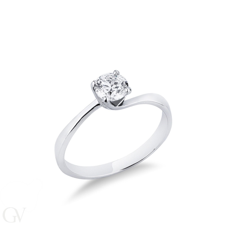 Solitaire ring with a 0,50 ct diamond 