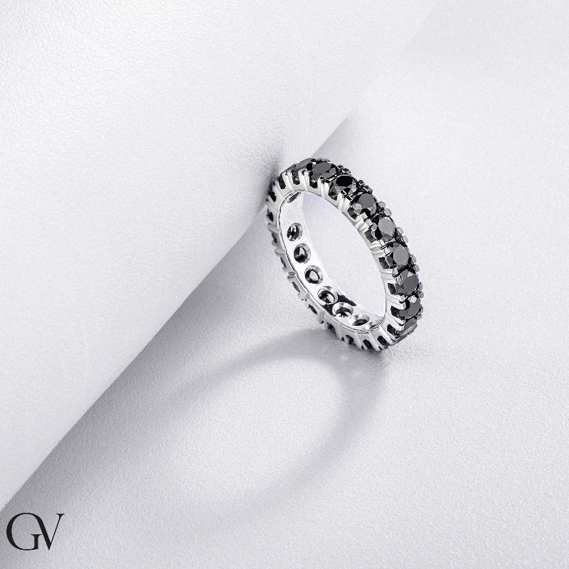 White gold 18k eternity ring with black diamonds and burnished tips