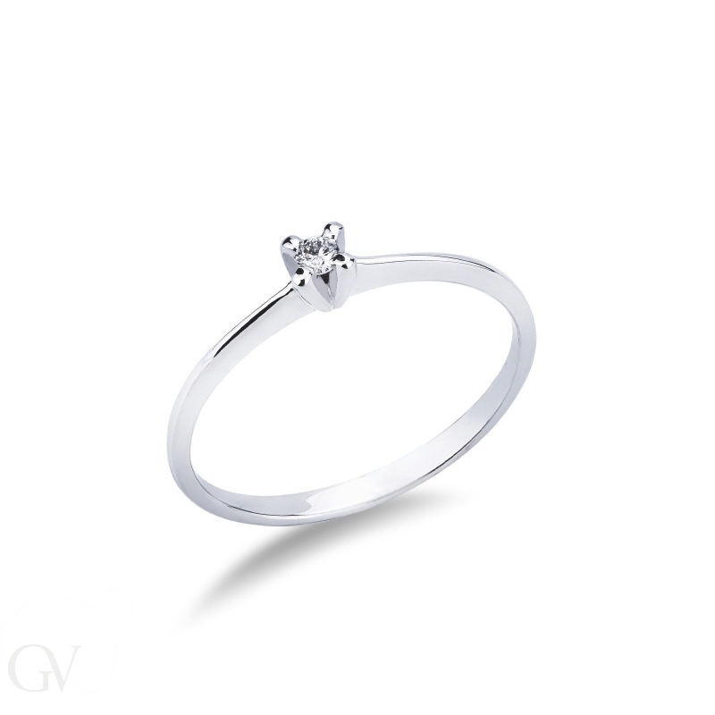 18k white gold solitaire ring with a 0,04ct diamond 