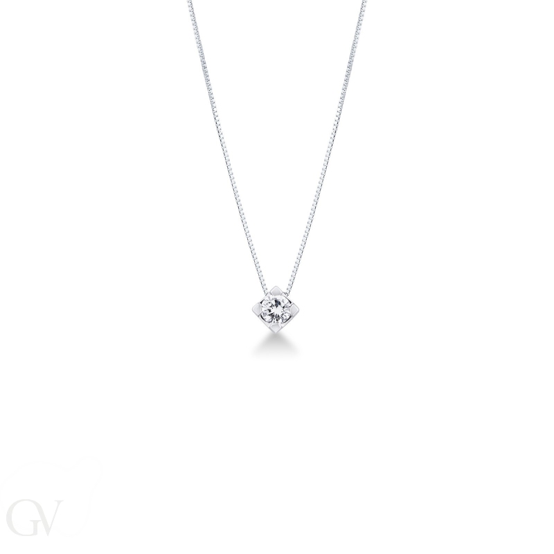 18k white gold solitaire necklace with princess cut, 0,70 ct diamond