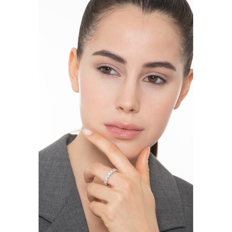 Anello Eternity a griffe in Oro Bianco 18k con Diamanti da 0,15 ct