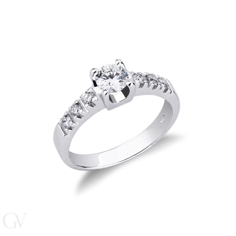 Solitaire ring in white gold 18k with diamonds