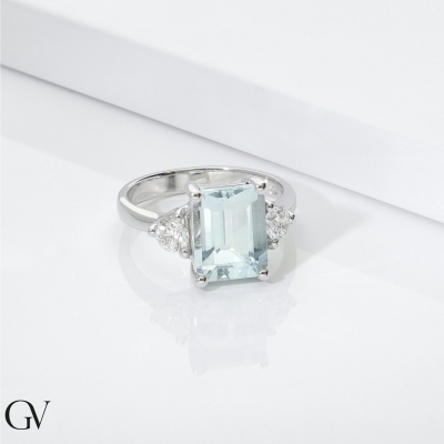 Anello oro bianco con acquamarina e diamanti