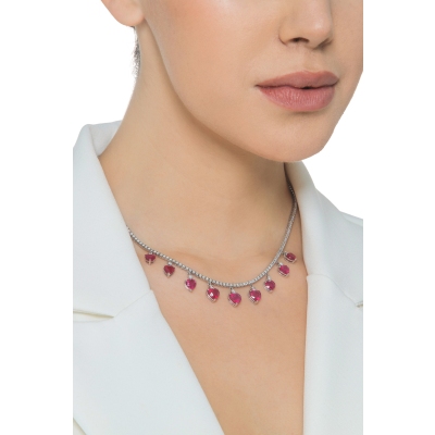 Girocollo tennis in oro bianco 18k con rubini a cuore e diamanti