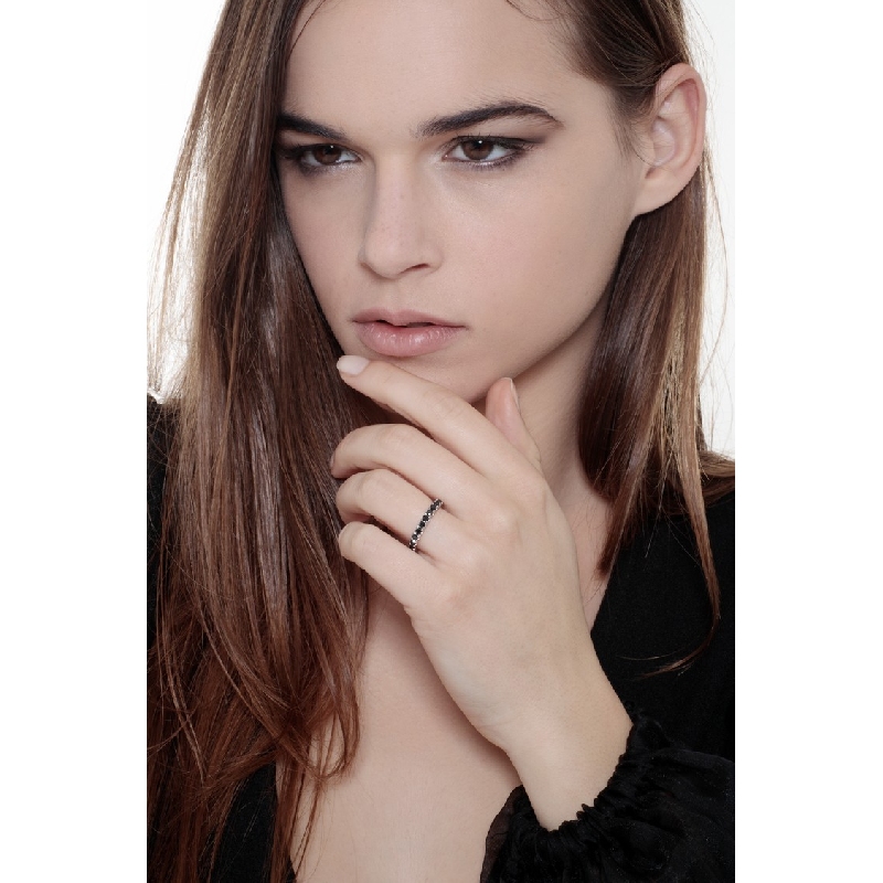 18k white gold eternity ring with black diamonds 