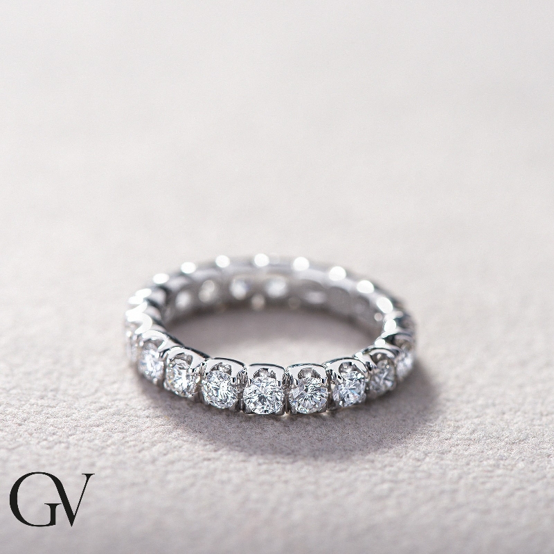 Anello Eternity in Oro Bianco 18k con Diamanti