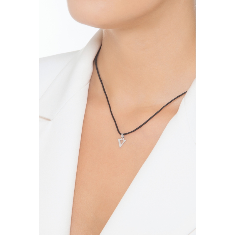 Ciondolo con lettera V stampatello in oro bianco 18k