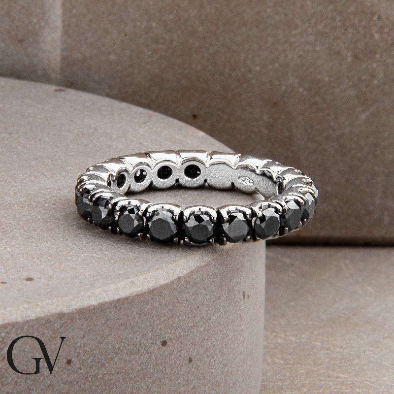 18k white gold eternity ring with black diamonds 