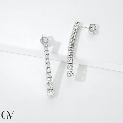 Orecchini tennis a scalare in oro bianco 750 con diamanti