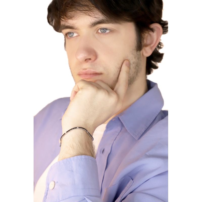 Elegant tennis bracelet with black and white diamonds
