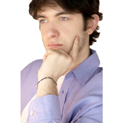Elegant tennis bracelet with black and white diamonds