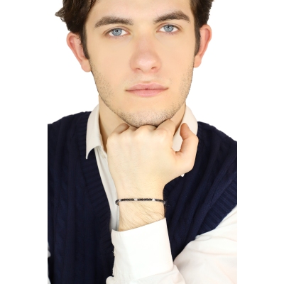 Pyramid top tennis bracelet with black and white round cut diamonds
