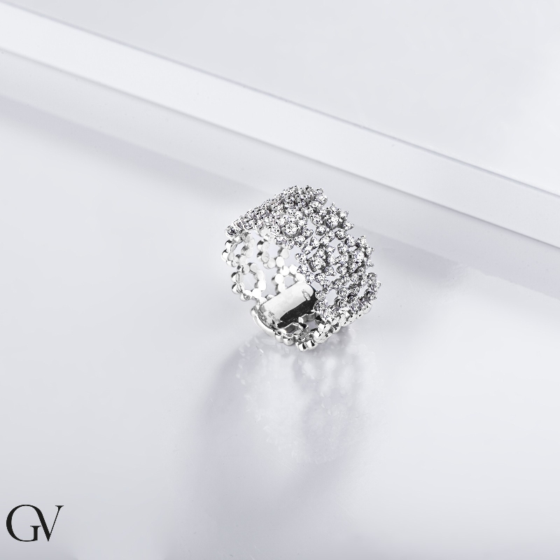 White gold 18k embroided band ring with diamonds 