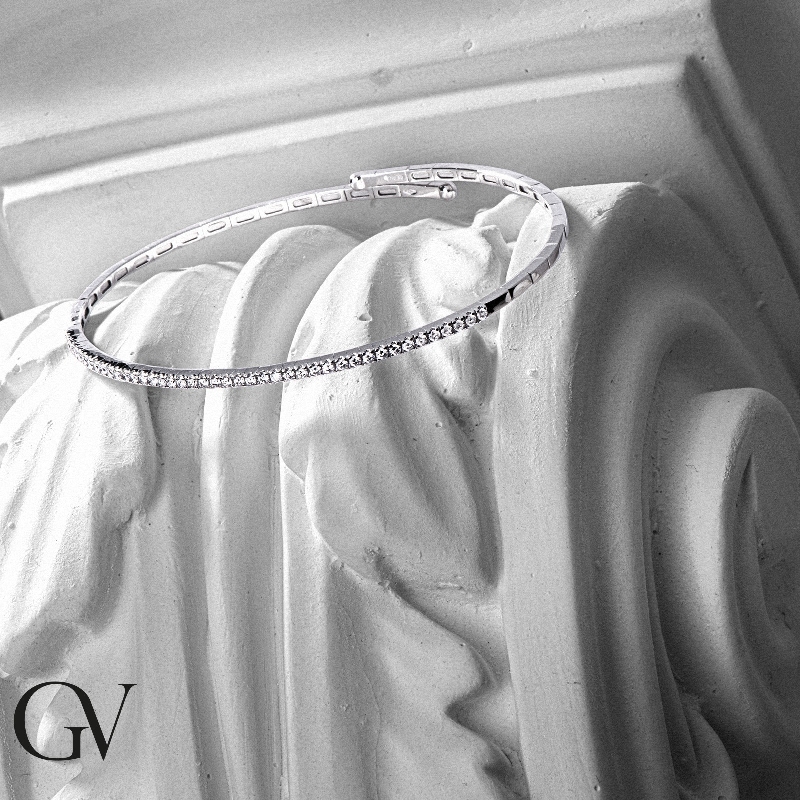 Bracciale semirigido in oro bianco 18k con diamanti, diametro 5,5 cm