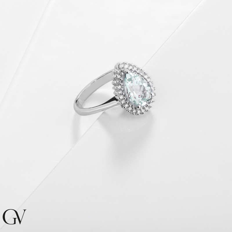 Anello in oro bianco 18k con acquamarina a goccia e diamanti