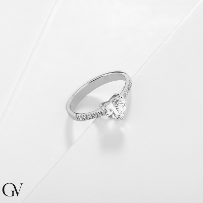 Anello con diamante taglio cuore 1.00ct GIA in oro bianco 18k