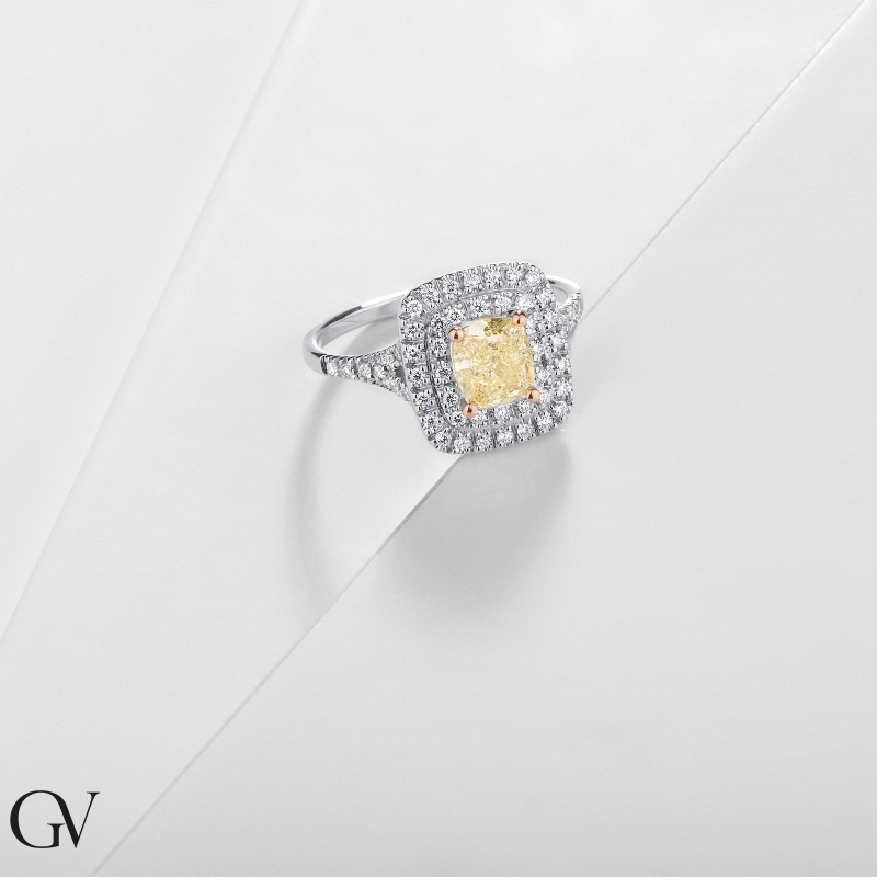 Anello con diamante taglio cushion fancy yellow 1.16ct GIA in oro bianco 18k