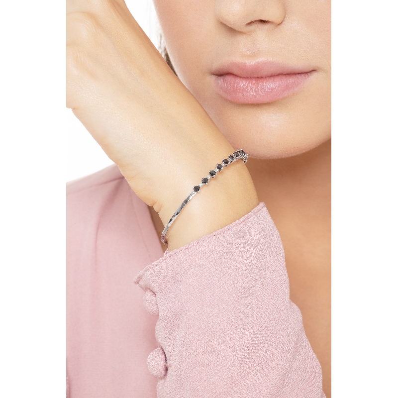 Rigid bracelet with black and white diamonds
