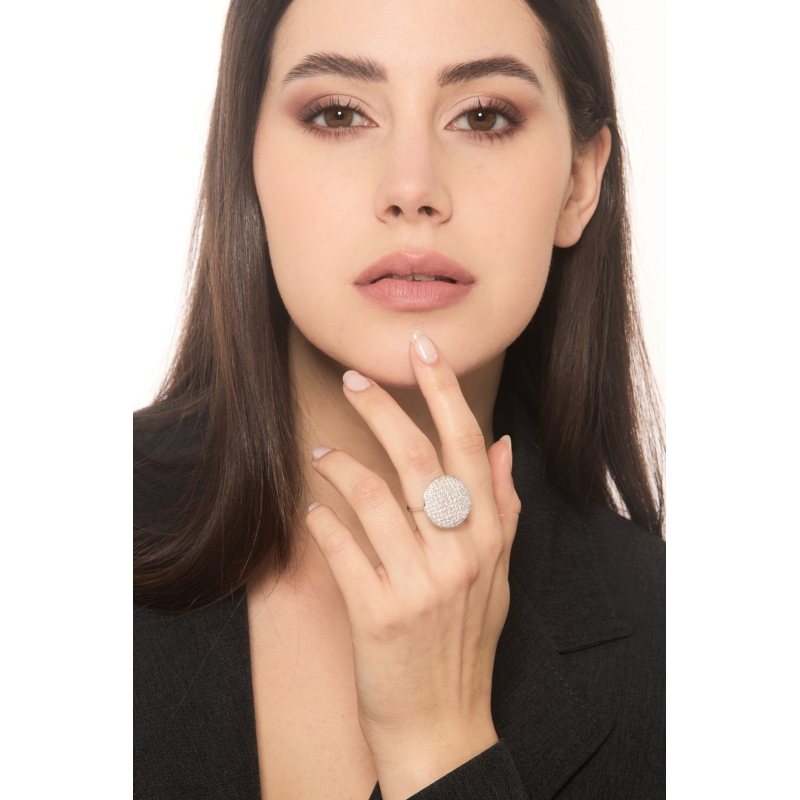 Anello tondo pavè diamanti in oro bianco 18k