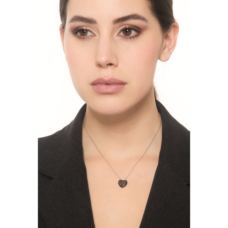 Collana in oro bianco 18k con ciondolo cuore pavè diamanti neri