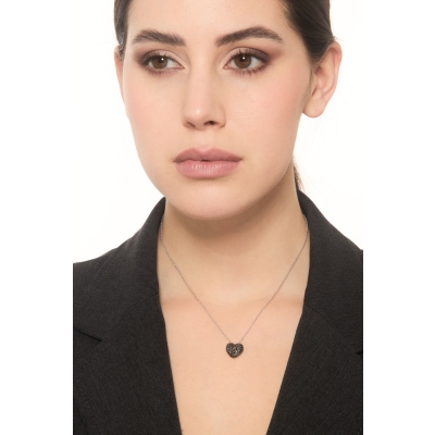 Collana in oro bianco 18k con ciondolo cuore pavè diamanti neri