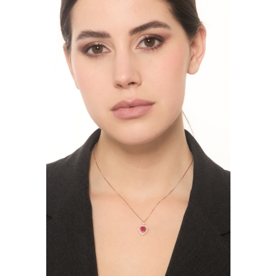 Collana in oro rosa 18k con ciondolo cuore rubino e diamanti