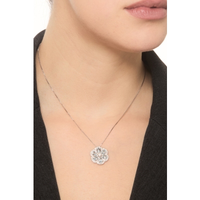 Collana in oro bianco 18k con ciondolo fiore con acquamarine ovali e diamanti