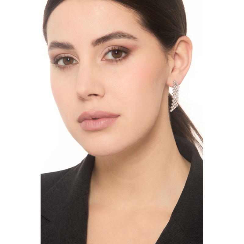 Orecchini maglia morbida in oro bianco 18k con diamanti