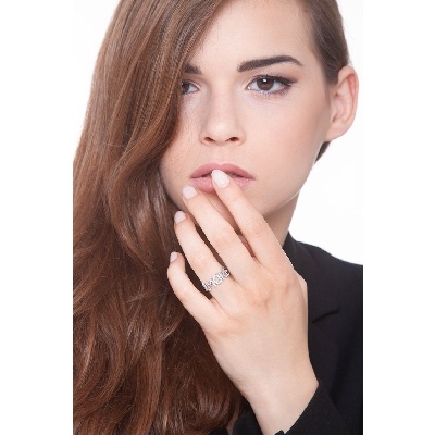 Anello con scritta personalizzabile in oro Bianco 18k e diamanti, AMORE