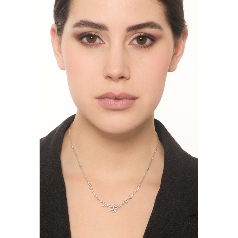 Collana design in oro bianco 750 con diamanti