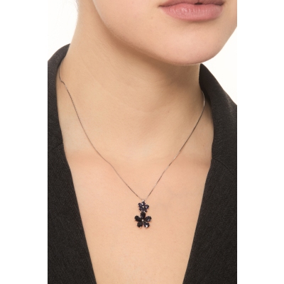Collana in oro bianco 18k con due fiori in zaffiri blu