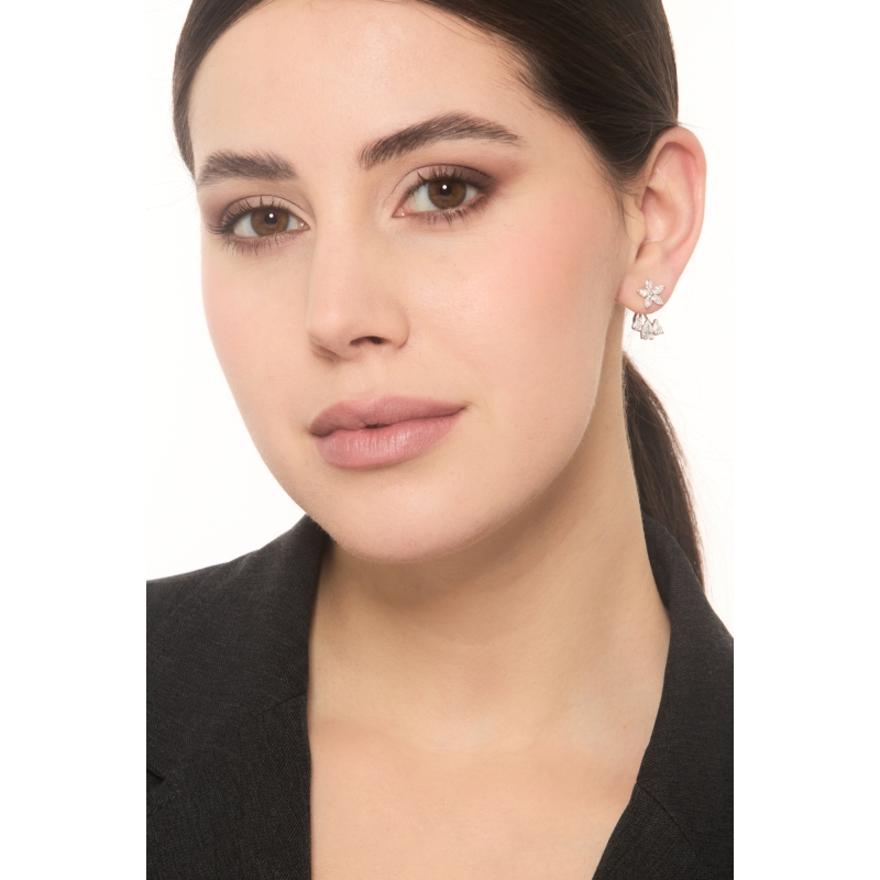 Orecchini in oro bianco 18k a fiore con diamanti