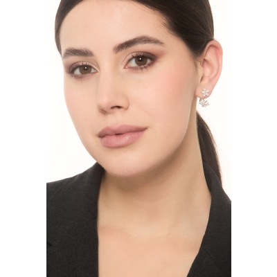 Orecchini in oro bianco 18k a fiore con diamanti