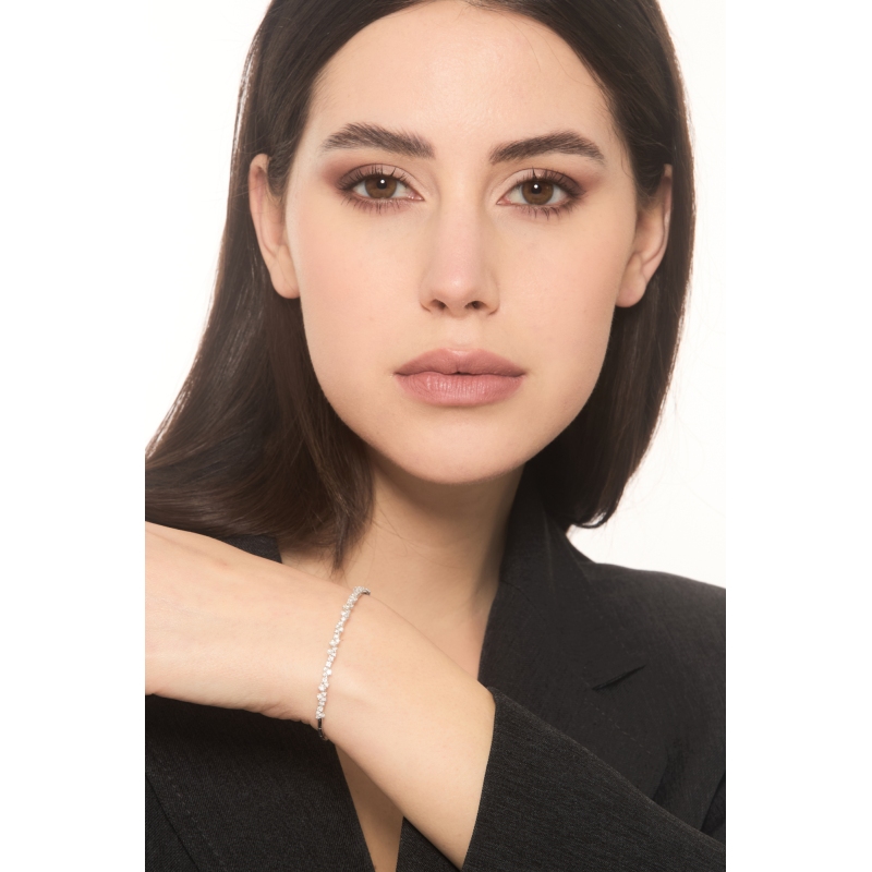 Bracciale semirigido in oro bianco 750 con diamanti