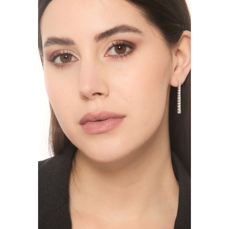 Orecchini tennis a scalare in oro bianco 18k con diamanti