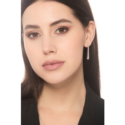 Orecchini tennis a scalare in oro bianco 750 con diamanti