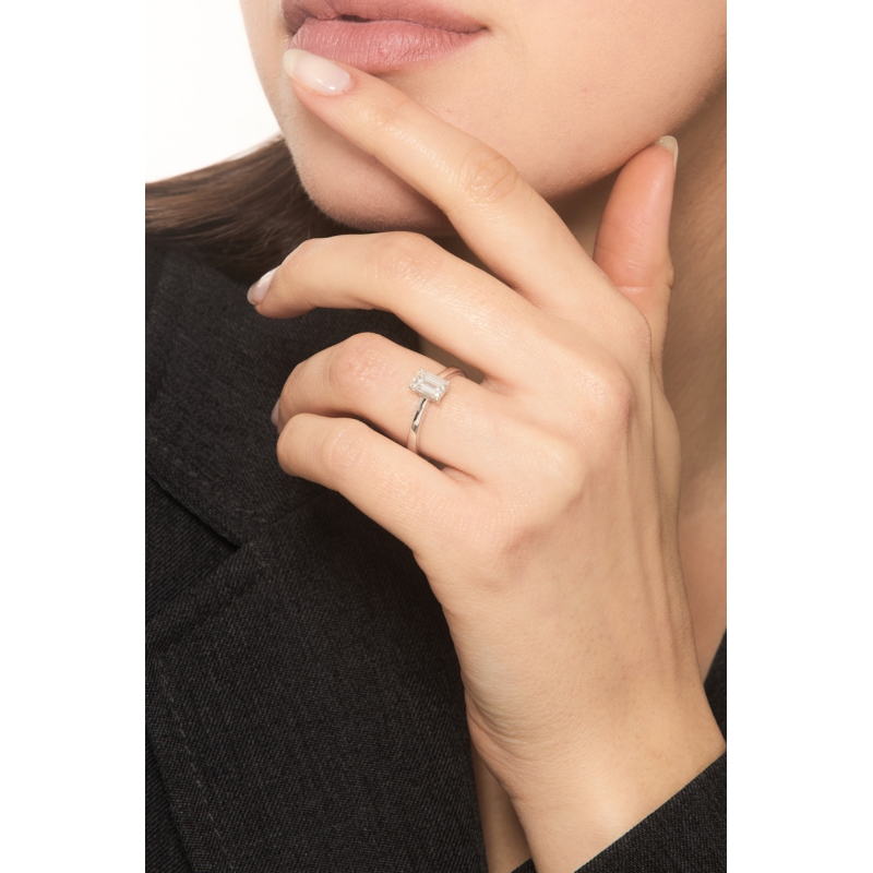 Anello con diamante taglio smeraldo 1.00ct GIA in oro bianco 18k