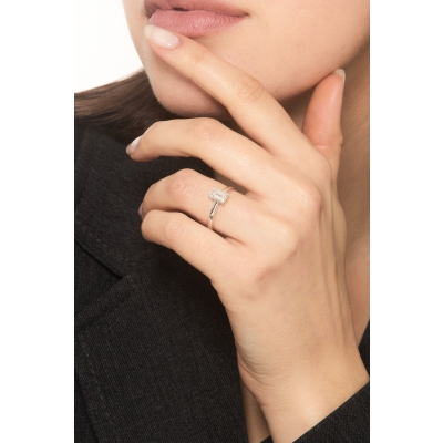 Anello con diamante taglio smeraldo 1.00ct GIA in oro bianco 18k