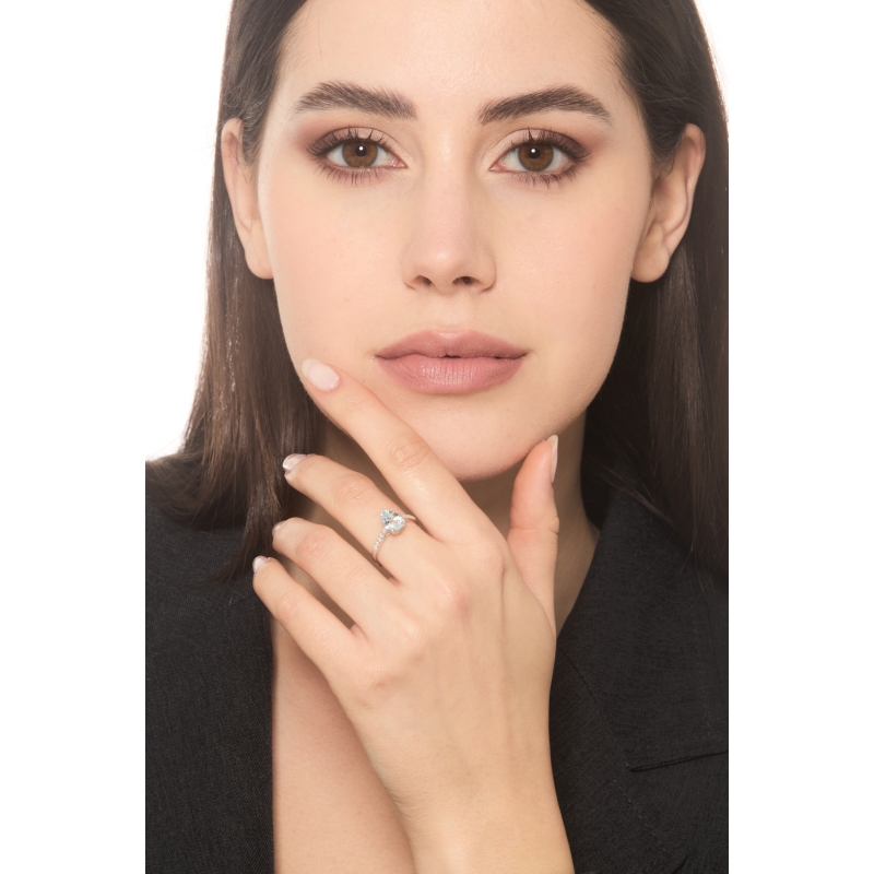 Anello in oro bianco 750 acquamarina e diamanti