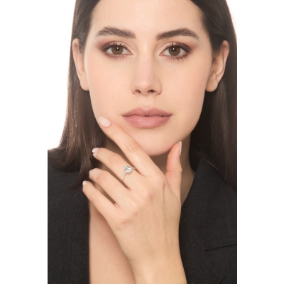 Anello in oro bianco 750 acquamarina e diamanti