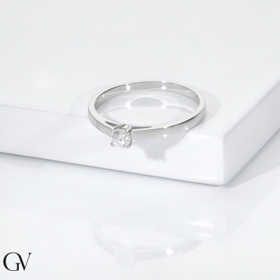 Anello solitario lineare 4 griffe con diamante 0.15 ct