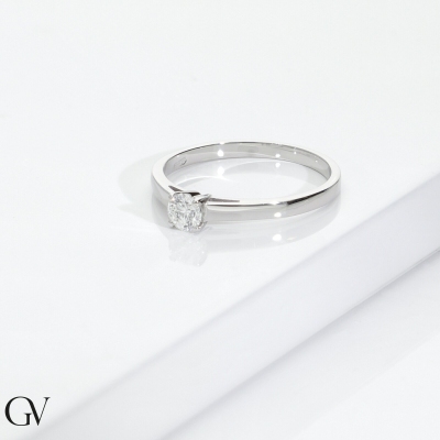 Anello solitario in oro bianco 18k con diamante 0.25 ct