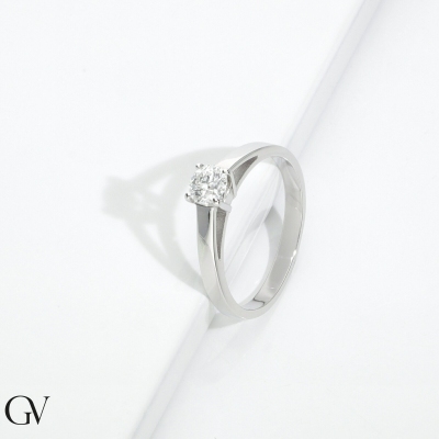 Anello solitario con diamante 0.40 ct in oro bianco 750