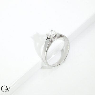 Anello solitario in oro bianco 750 con diamante 0.50 ct