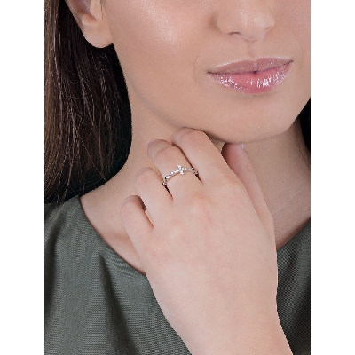 Anello in Oro Bianco 18k con inserto a croce e Diamanti bianchi e neri