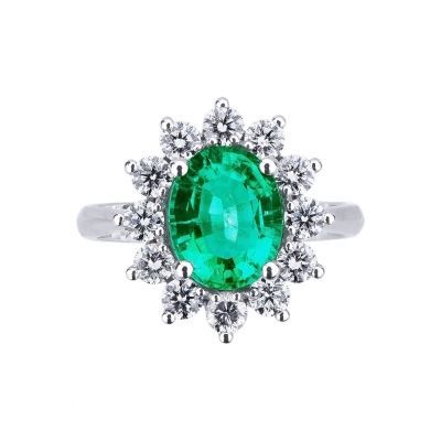 Halo ring with diamonds and emerald oval cut white gold 18k