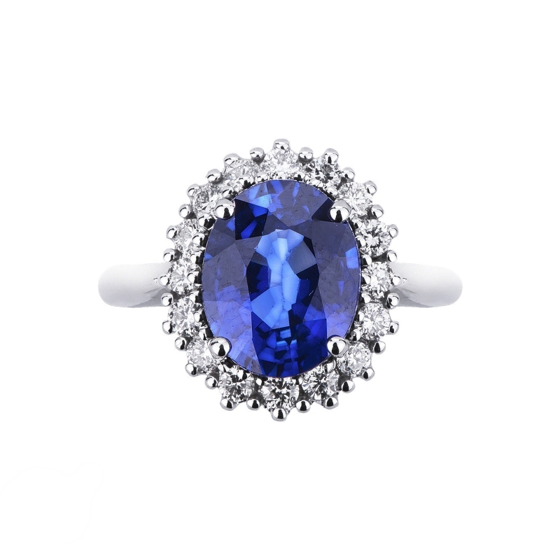 White gold 18k halo ring with a central blue sapphire and diamonds 